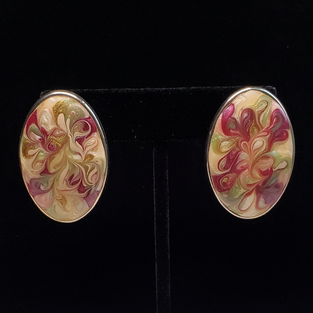 Vintage Unsigned Yellow Gold Tone Multi-Color Enamel Oval Post Back Earrings
